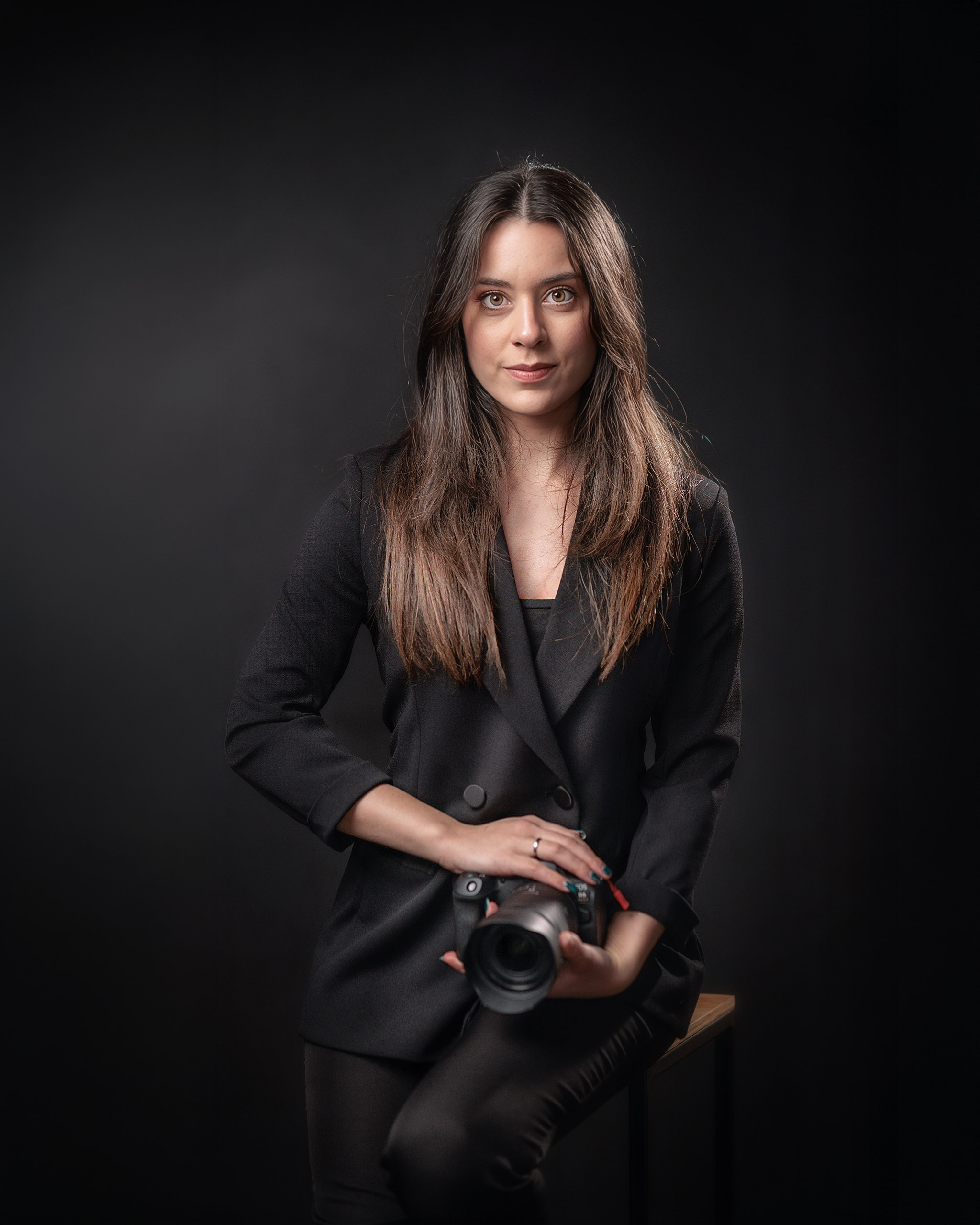 Elisabetta Scagliusi nel suo studio fotografico a Polignano a Mare
